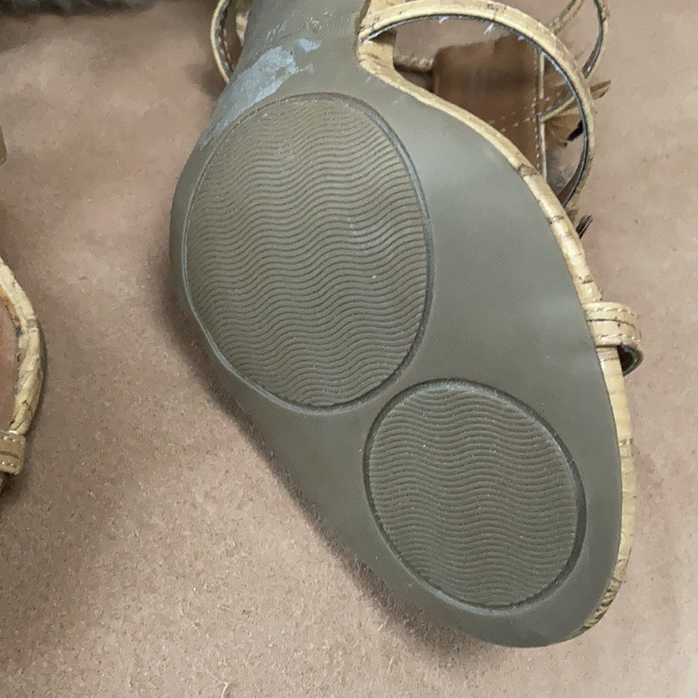 Cork sandals with feathers sz 7 non slip bottom. Aprox 3” high. New!! - Picture 8 of 11